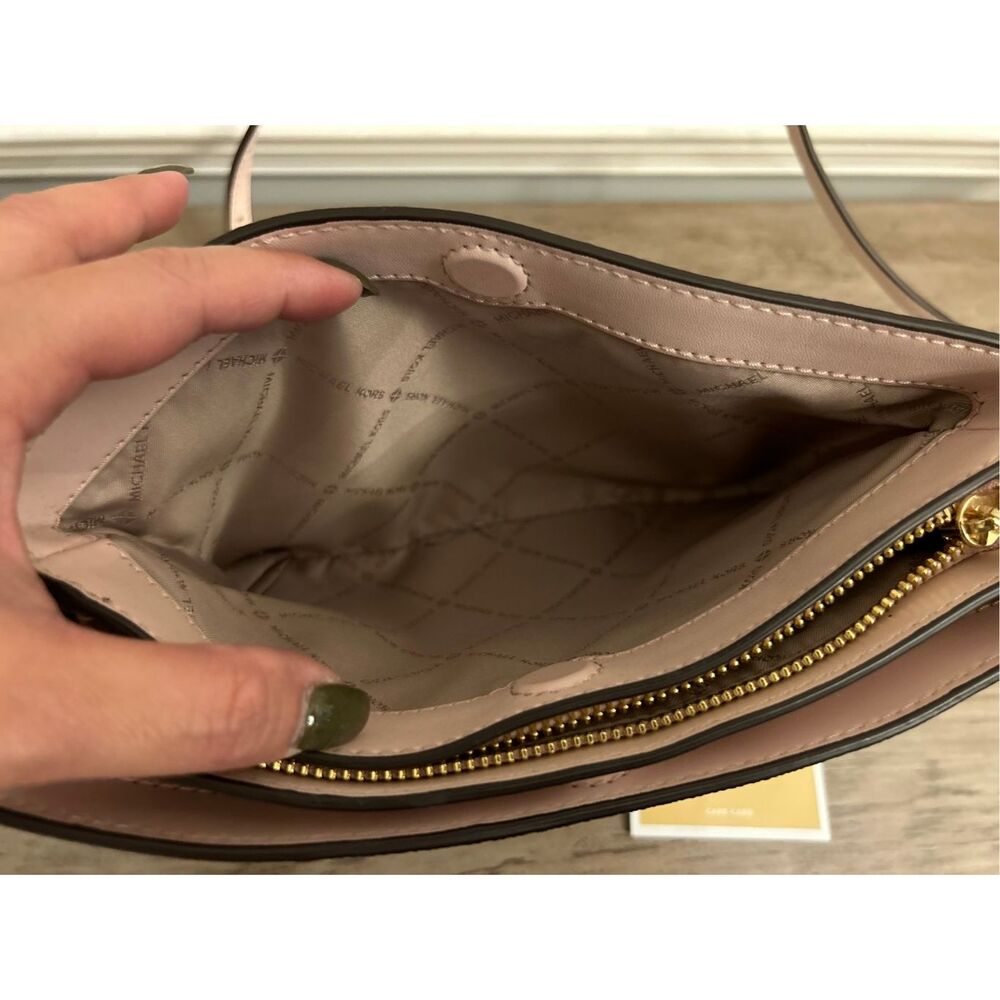 Michael Kors Trisha Medium Logo Crossbody Bag EUC - Picture 15 of 16